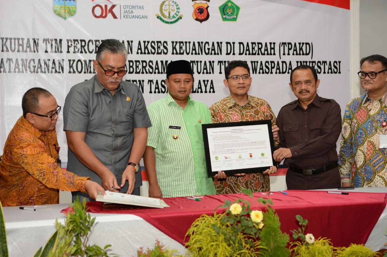 PENGUKUHAN  TPAKD DAN PENANDATANGANAN KOMITMEN BERSAMA TIM KERJA SATGAS WASPADA INVESTASI KAB. TASIKMALAYA