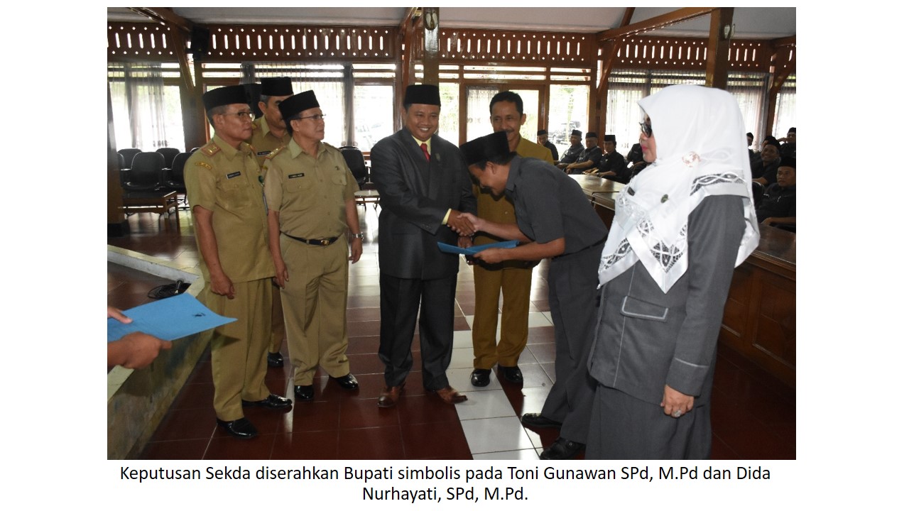 BUPATI KUKUHKAN KEPALA SEKOLAH SMP SE-KABUPATEN TASIKMALAYA
