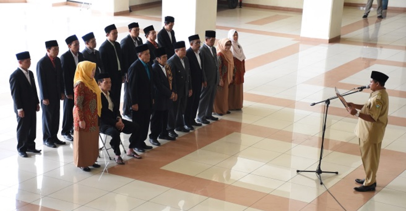 BUPATI KUKUHKAN PENGURUS DKM MASJID AGUNG BAITURROHMAN KABUPATEN TASIKMALAYA PERIODE 2017-2020