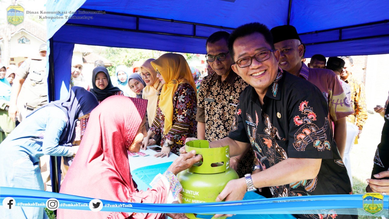 BUPATI TASIKMALAYA MEMBUKA KEGIATAN OPERASI PASAR MURAH KEBUTUHAN POKOK BERSUBSIDI