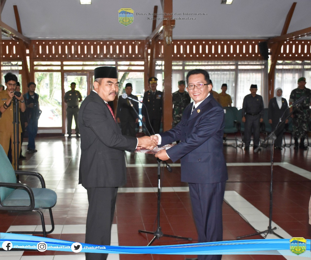 BUPATI TASIKMALAYA MENGAMBIL SUMPAH DAN MELANTIK PENJABAT SEKRETARIS DAERAH KABUPATEN TASIKMALAYA