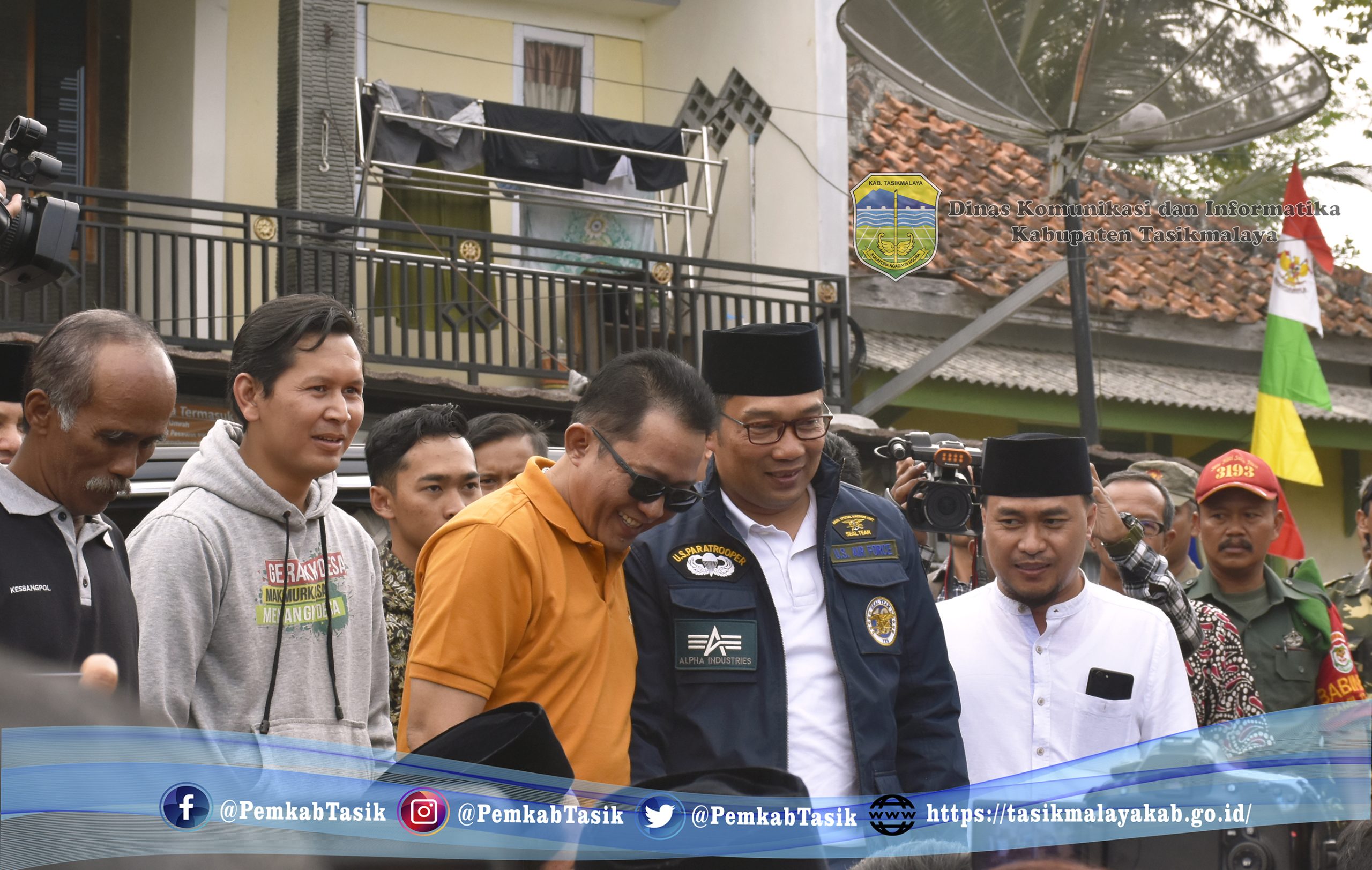 SUMRINGAH WARGA CISAYONG DIKUNJUNGI GUBERNUR JAWA BARAT