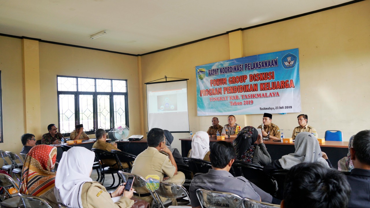 PENTINGNYA KETERLIBATAN KELUARGA DALAM PENYELENGGARAAN PENDIDIKAN