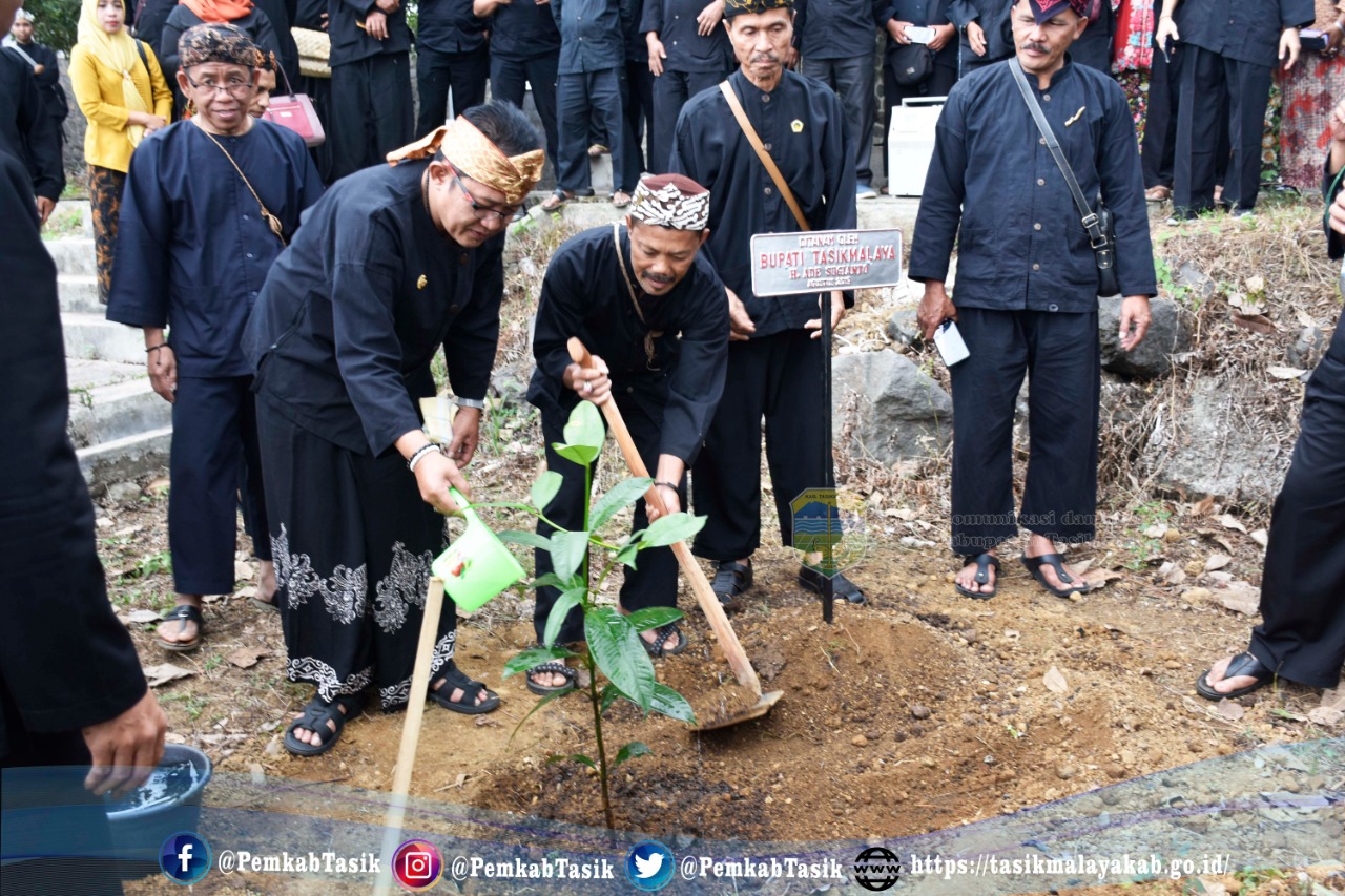 GERAKAN PENANAMAN KOMODITAS UNGGULAN KABUPATEN TASIKMALAYA