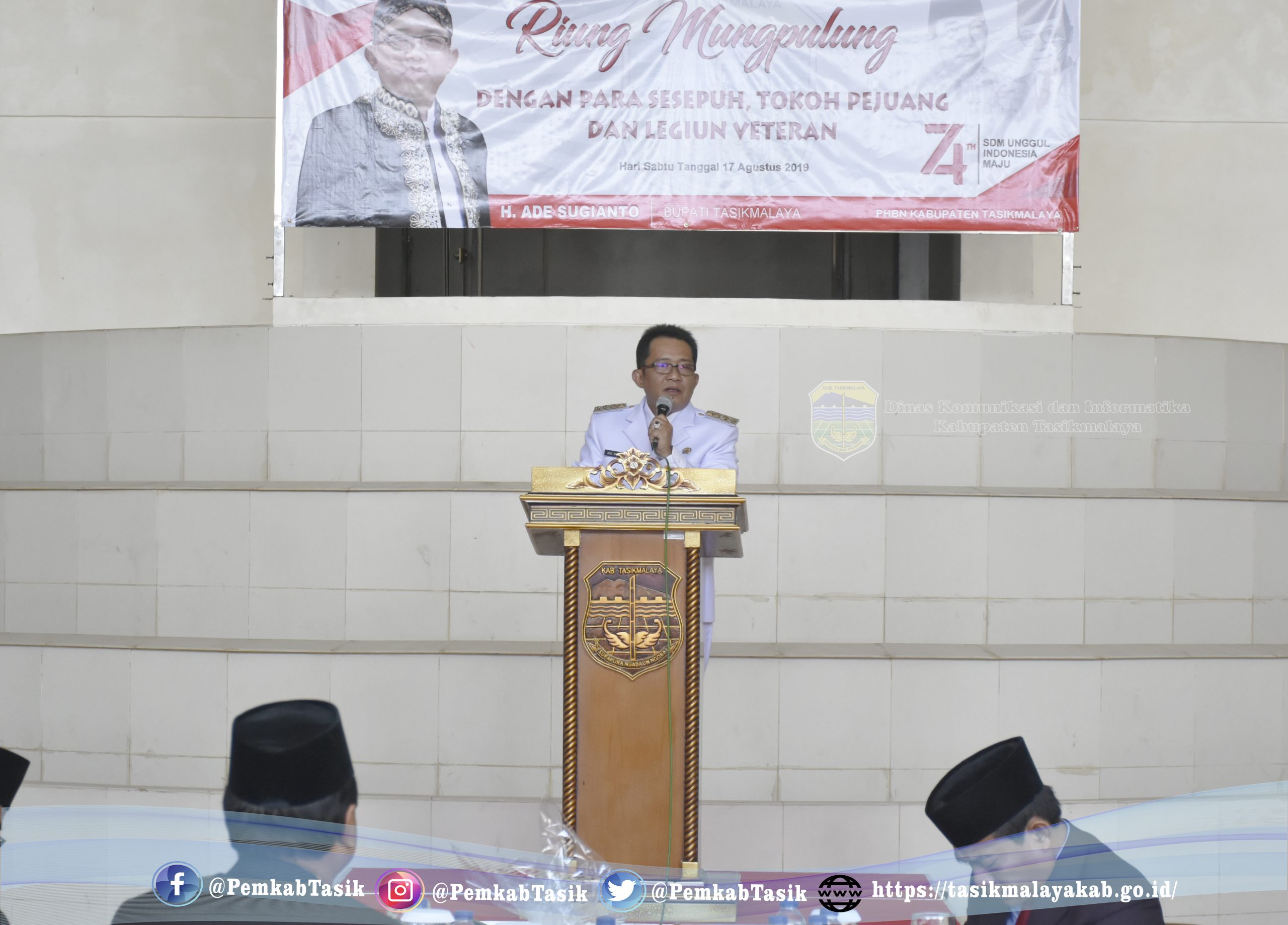 RIUNG MUNGPULUNG DENGAN PARA SESEPUH TOKOH PEJUANG DAN LEGIUN VETERAN