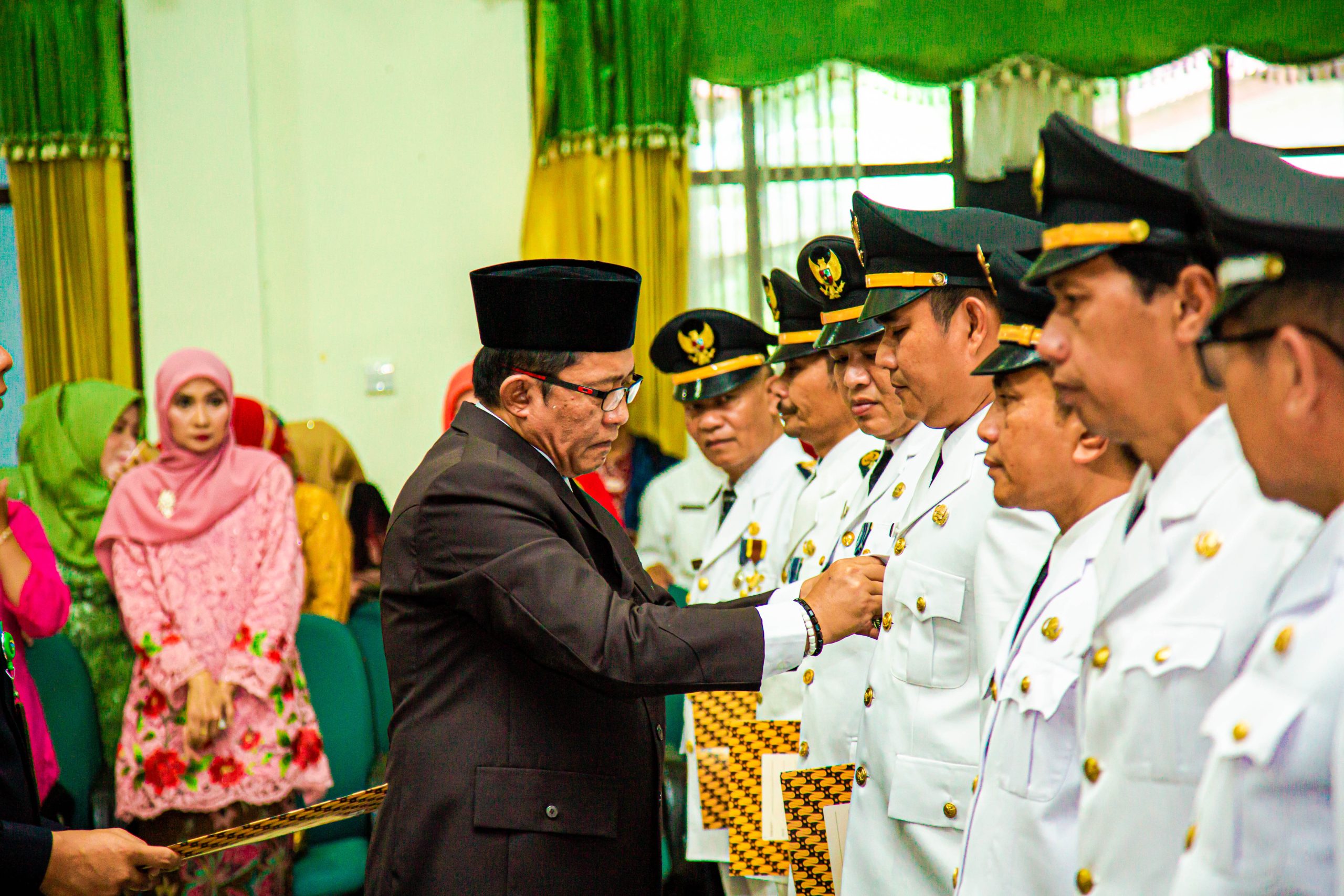 PENGAMBILAN SUMPAH DAN PELANTIKAN 195 PEJABAT ADMINISTRATOR OLEH BUPATI TASIKMALAYA