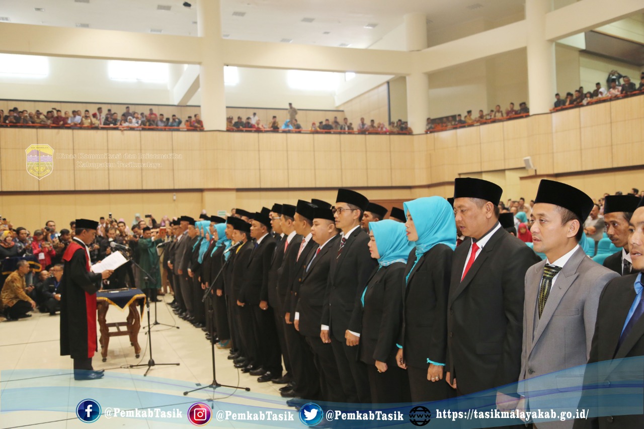 50 ANGGOTA DPRD KAB. TASIKMALAYA MASA JABATAN 2019-2024 MENGUCAPKAN SUMPAH/JANJI