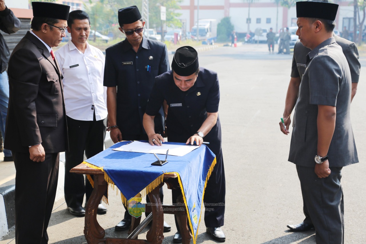 PELANTIKAN DAN PENGAMBILAN SUMPAH/JANJI 744 PEJABAT PENGAWAS DI LINGKUNGAN PEMDA KAB. TASIKMALAYA OLEH BUPATI