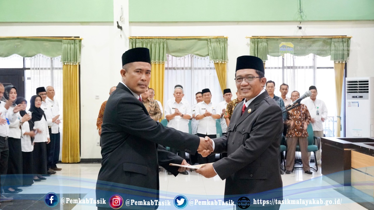 BUPATI MELANTIK DIREKTUR OPERASIONAL PD BPR ARTHA GALUNGGUNG KAB. TASIKMALAYA