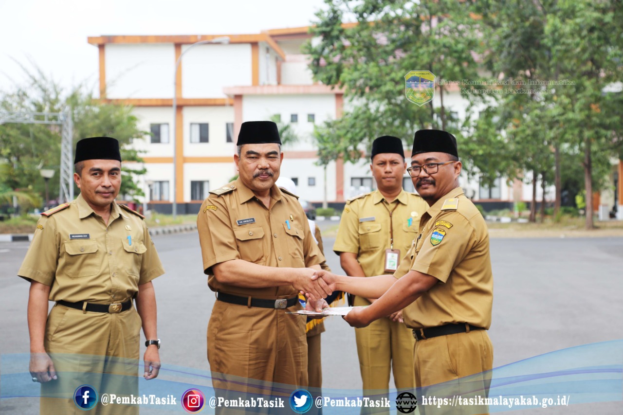 PJ. SEKDA KAB. TASIKMALAYA SERAHKAN SK KEPADA PEJABAT PELAKSANA