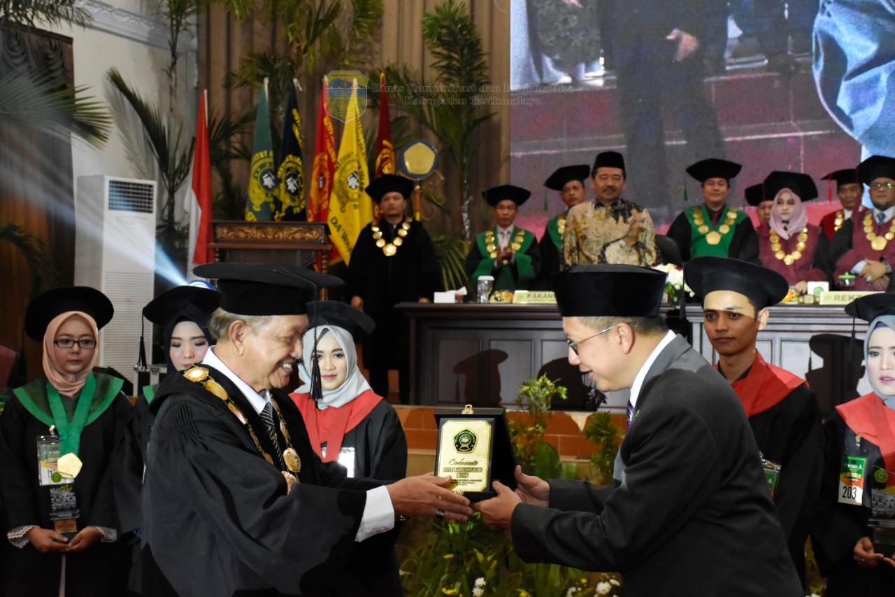 PJ. SEKDA KAB.TASIKMALAYA MENGHADIRI WISUDA IAIC DAN STT CIPASUNG