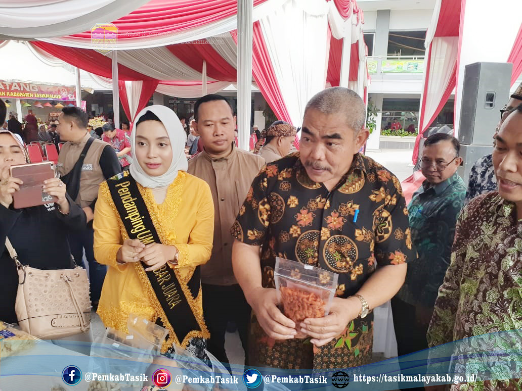 PJ SEKDA KAB TASIKMALAYA MEMBUKA ACARA GELAR PRODUK DAN TEMU BISNIS UMKM JUARA TAHUN 2019
