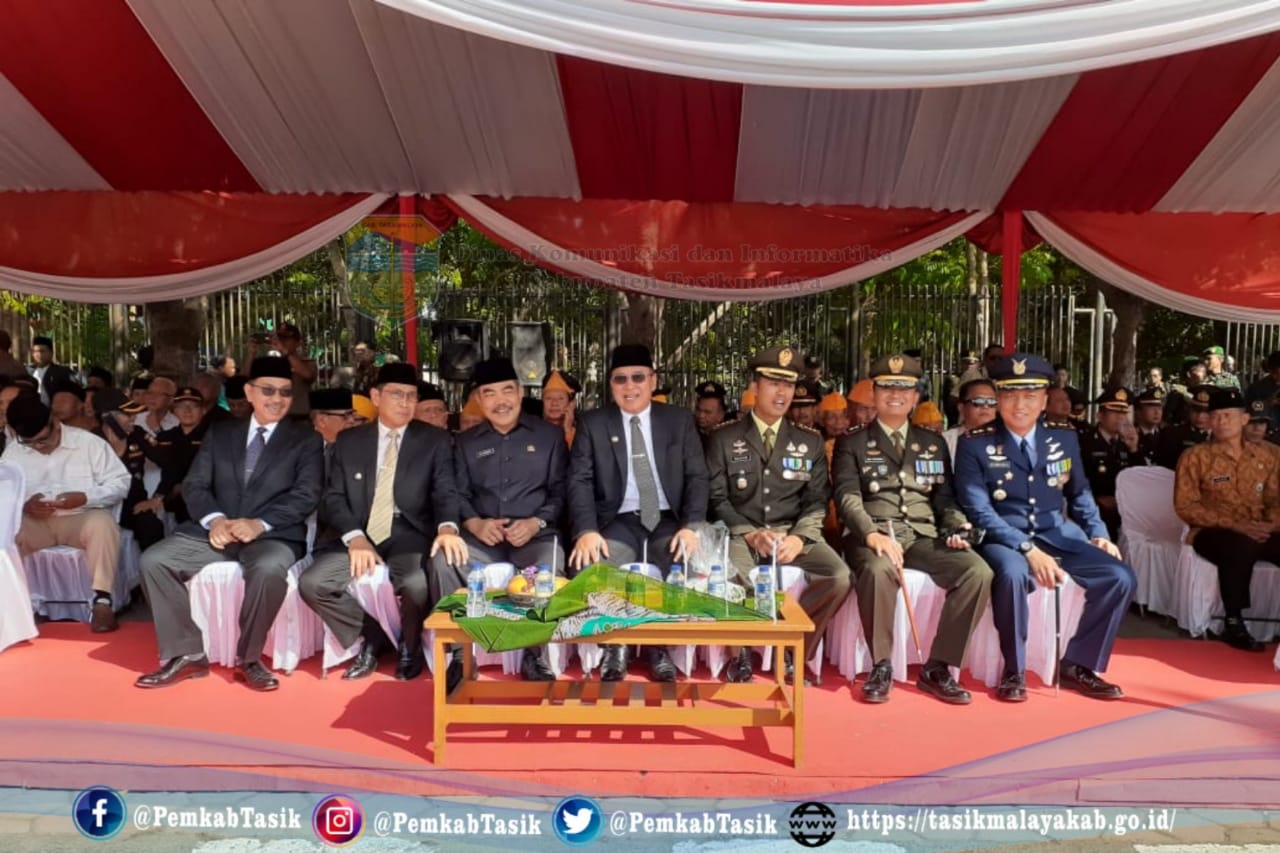 PENJABAT SEKDA KAB TASIKMALAYA HADIRI UPACARA PERINGATAN HUT KE-74 TNI