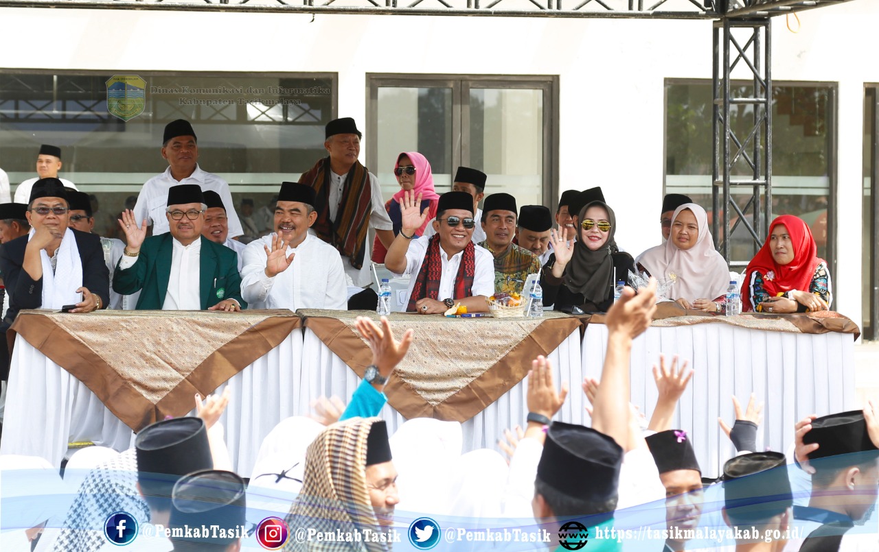BUPATI TASIKMALAYA HADIRI PUNCAK HARI SANTRI TINGKAT KAB. TASIKMALAYA