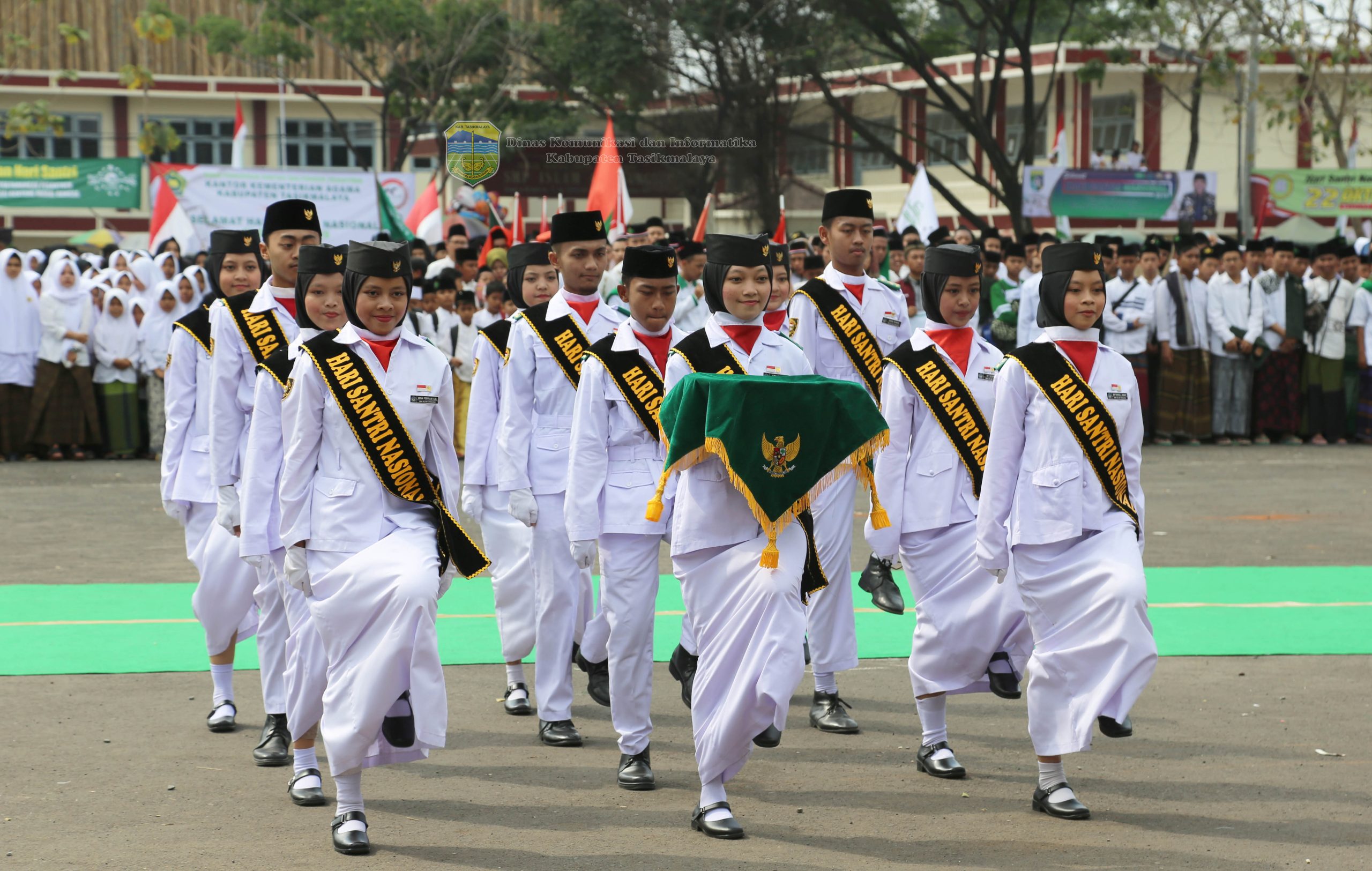 BUPATI TASIKMALAYA HADIRI UPACARA PERINGATAN HARI SANTRI TINGKAT KABUPATEN TASIKMALAYA