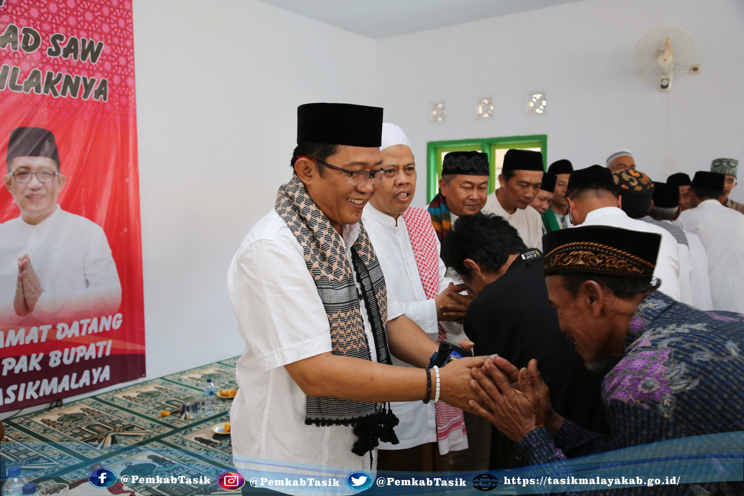 BUPATI ADE SUGIANTO HADIRI PERINGATAN MAULID NABI DI BABAKAN NANGKA LEUWISARI
