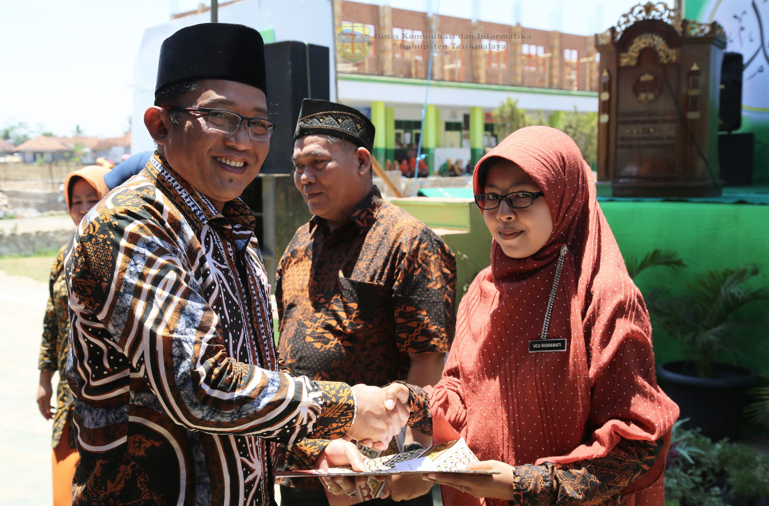 HADIRI PENGUKUHAN/ALIH TUGAS GURU,  ADE SUGIANTO AJAK MAJUKAN PENDIDIKAN KAB. TASIKMALAYA