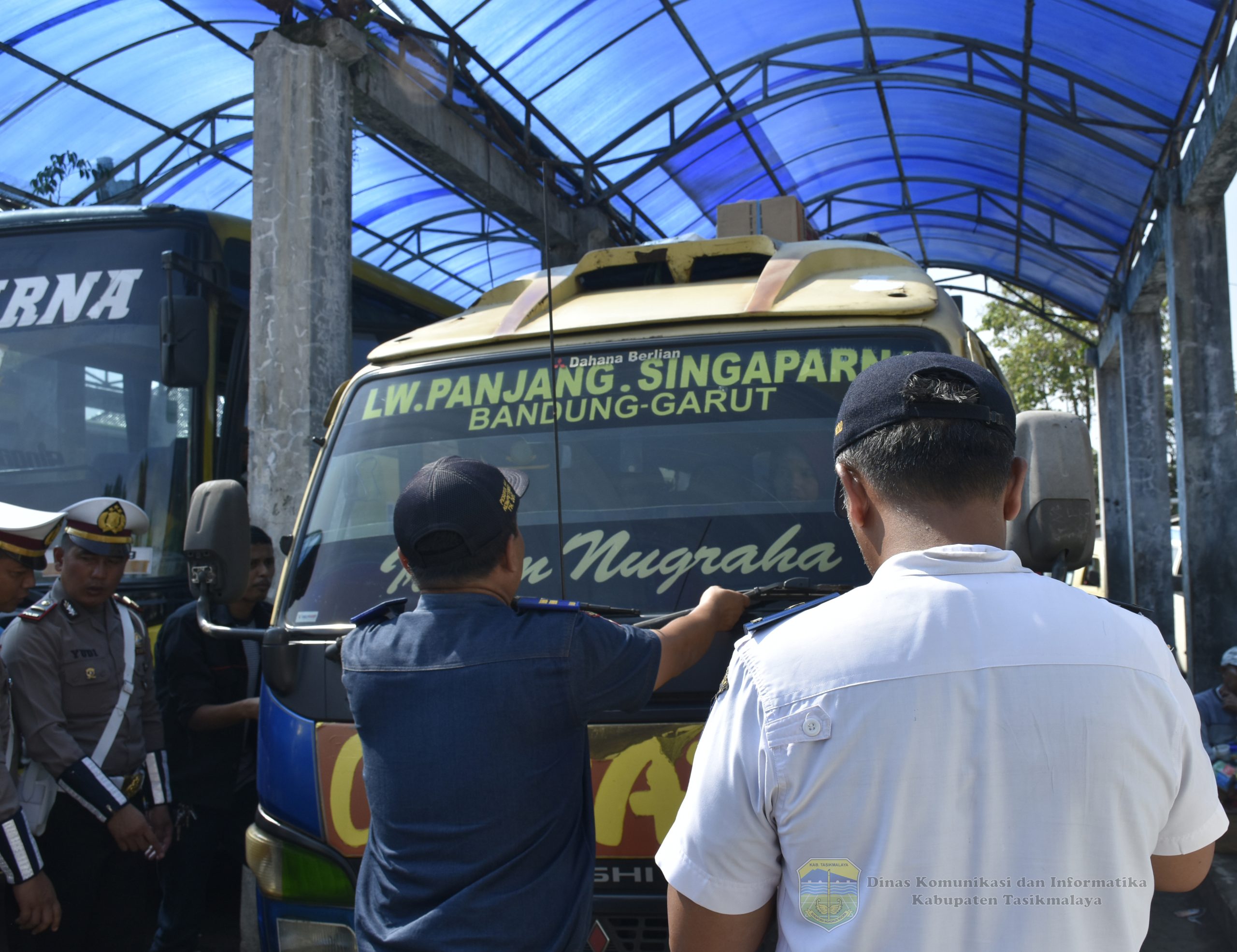 DISHUB KAB TASIKMALAYA GELAR PEMERIKSAAN ANGKUTAN UMUM DI TERMINAL SINGAPARNA