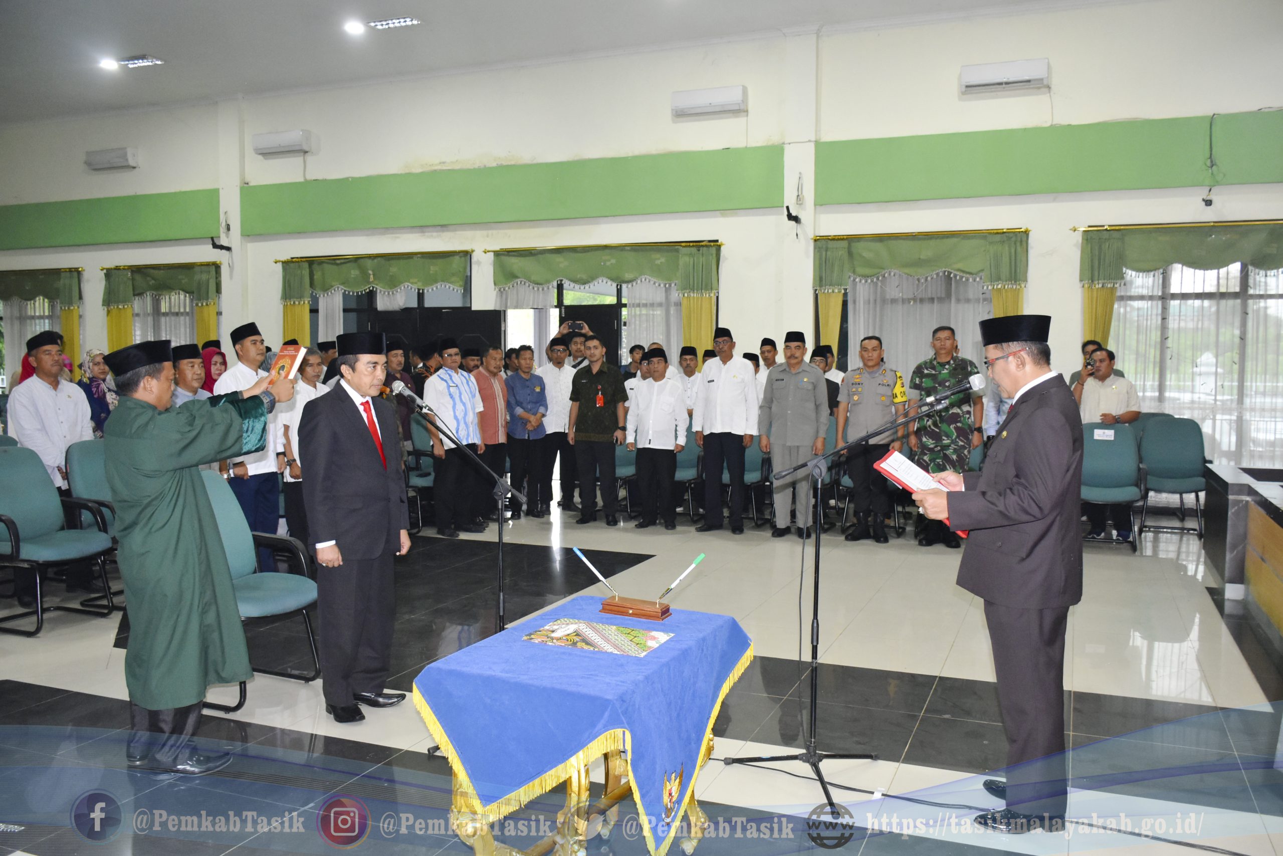 BUPATI TASIKMALAYA ADE SUGIANTO MELANTIK DAN MENGAMBIL SUMPAH PARA PEJABAT PIMPINAN TINGGI PRATAMA