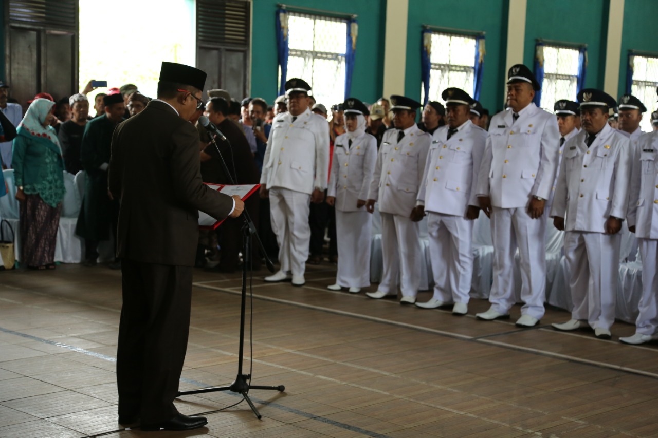 PENGAMBILAN SUMPAH DAN PELANTIKAN KADES HASIL PILKADES SERENTAK 2019 OLEH BUPATI ADE SUGIANTO