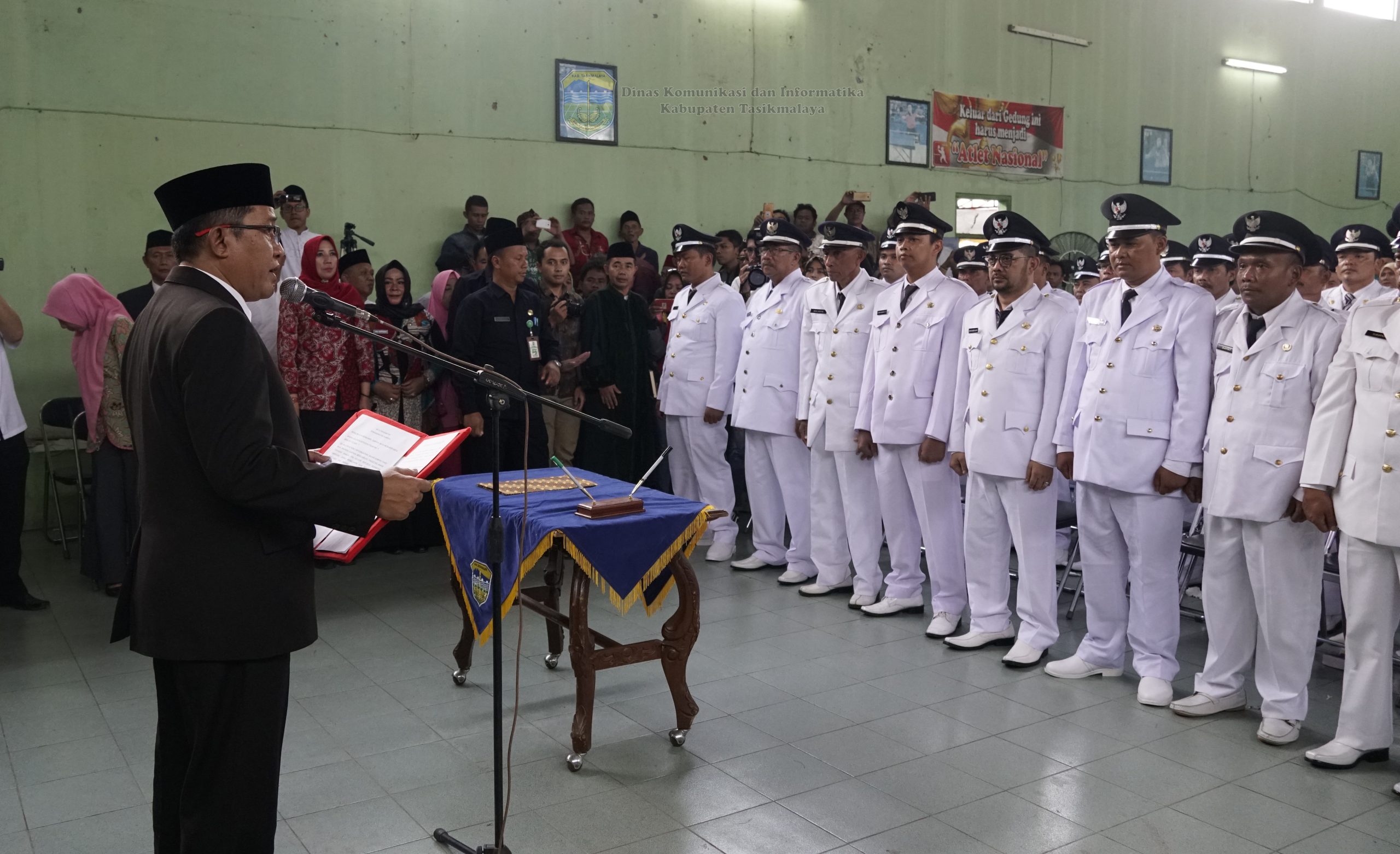 PENGAMBILAN SUMPAH DAN PELANTIKAN KADES HASIL PILKADES SERENTAK 2019 OLEH BUPATI ADE SUGIANTO