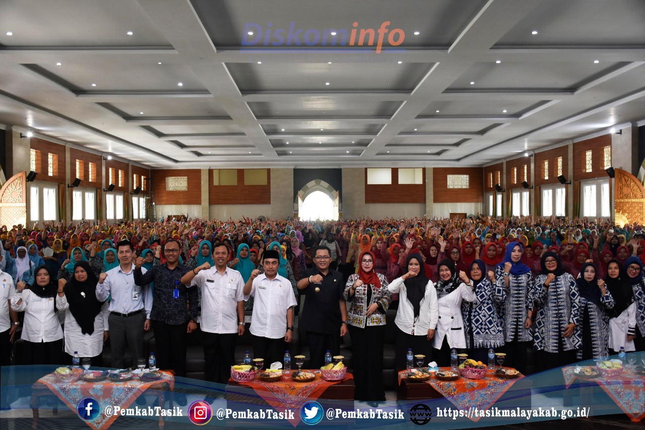 BUPATI ADE SUGIANTO HADIRI PEMBINAAN AKBAR KADER POSYANDU DALAM RANGKA REVITALISASI POSYANDU