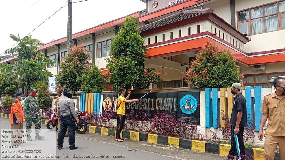 STERILISASI FASILITAS PUBLIK DI PASIRHUNI CIAWI