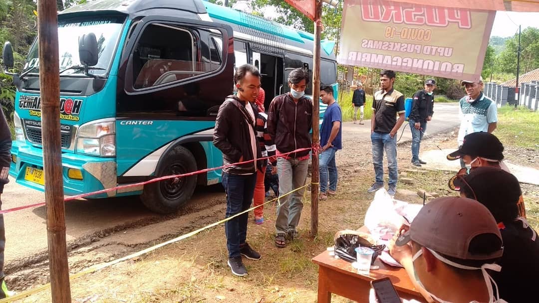 POSKO COVID-19 PUSKESMAS BOJONGGAMBIR LAKUKAN VEHICLE CHECK