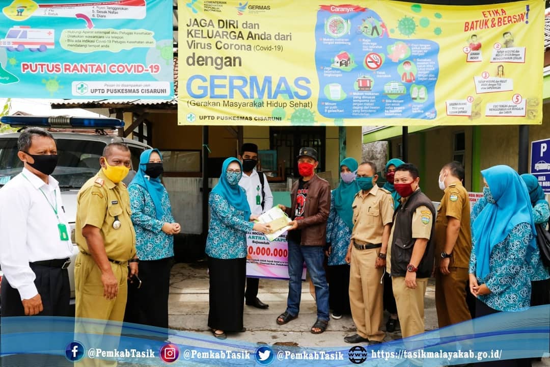 KETUA TP PKK KAB. TASIKMALAYA AI DIANTANI SUGIANTO SERAHKAN BANTUAN ANTISIPASI COVID-19