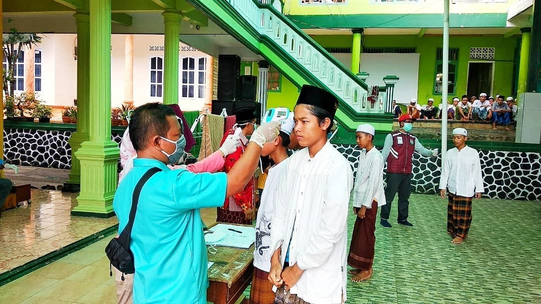 EDUKASI SANTRI TERKAIT PENCEGAHAN COVID-19 DI KECAMATAN SALOPA