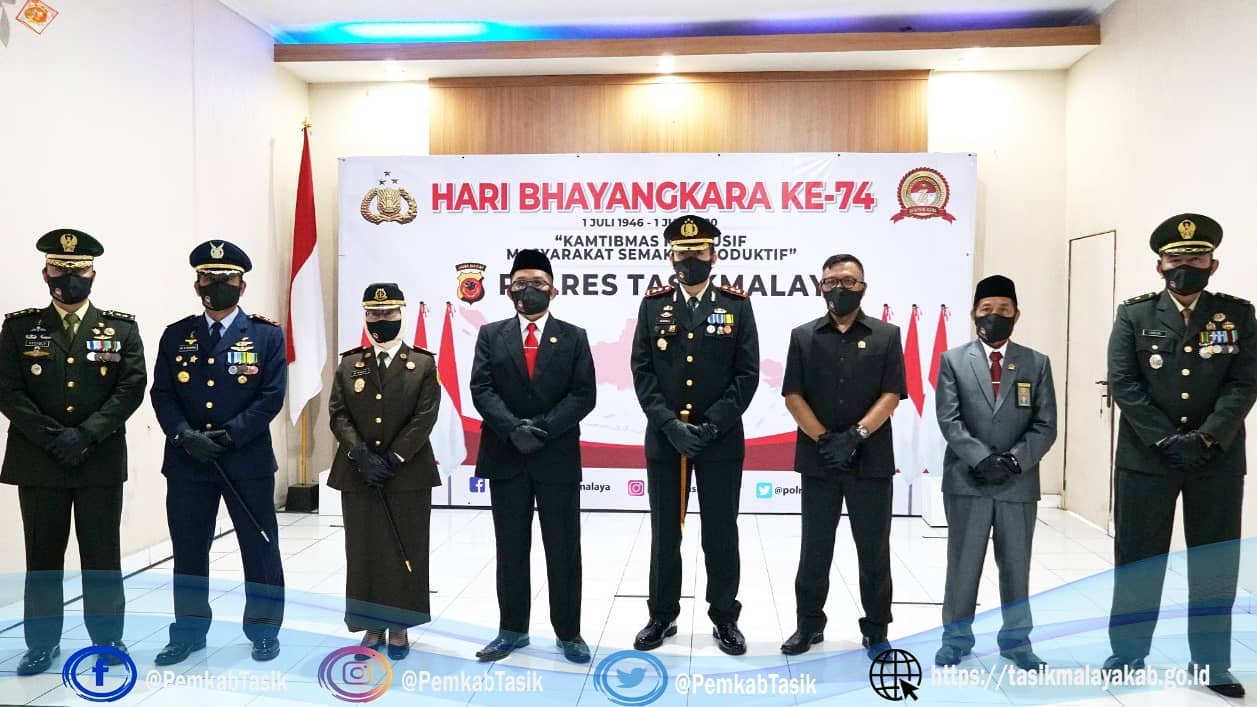 BUPATI ADE SUGIANTO HADIRI PERINGATAN HUT BHAYANGKARA KE-74