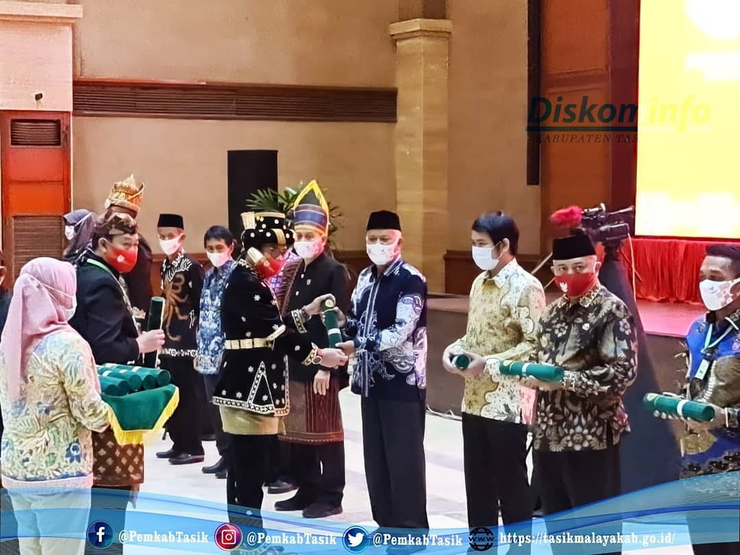 KABUPATEN TASIKMALAYA RAIH PENGHARGAAN DAERAH PENGEMBANGAN KAWASAN PERKEBUNAN TEH TAHUN 2020
