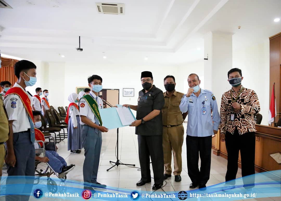 PJS. BUPATI KUKUHKAN FORUM PELAJAR SADAR HUKUM-HAM