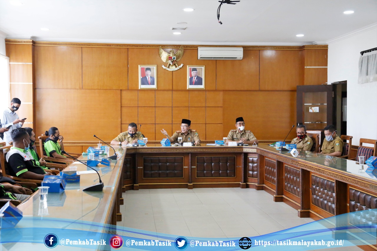 PJS BUPATI TASIKMALAYA AUDIENSI DENGAN SBSI 1992