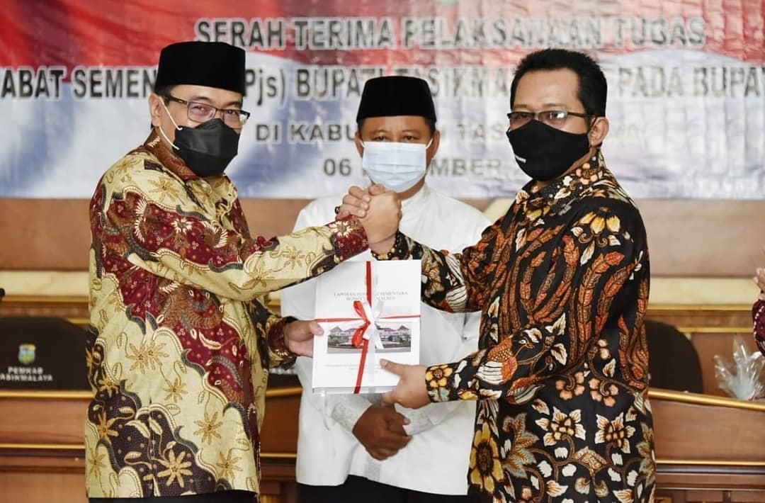 SERAH TERIMA PELAKSANAAN TUGAS PJS BUPATI KEPADA BUPATI TASIKMALAYA
