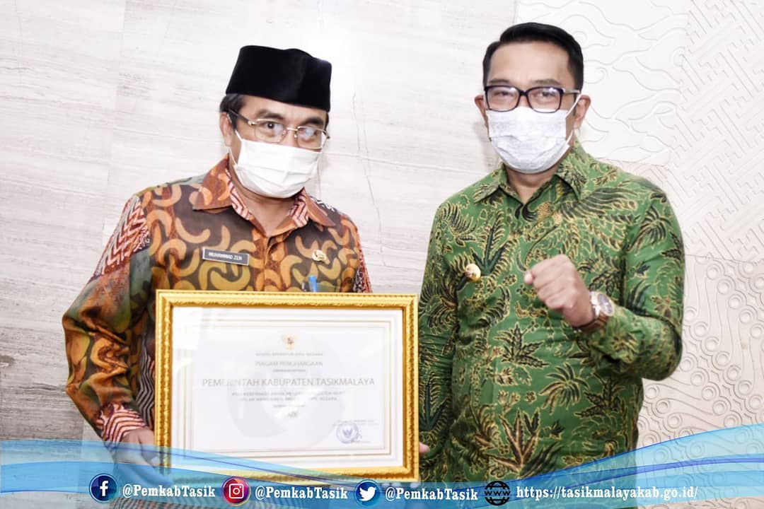 SEKDA KAB TASIKMALAYA HADIRI ANUGERAH MERITOKRASI