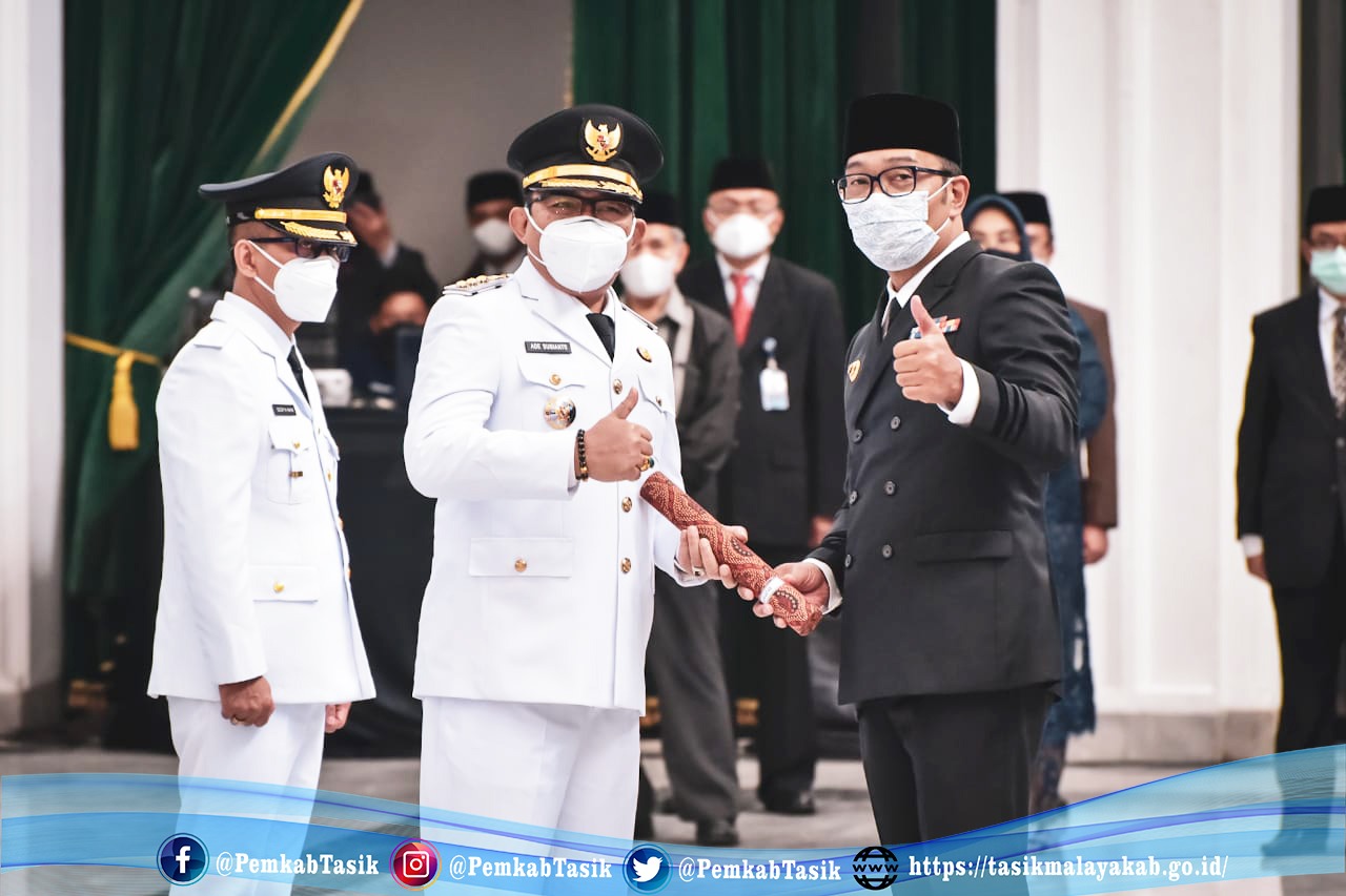 ADE SUGIANTO DAN CECEP NURUL YAKIN DILANTIK SEBAGAI BUPATI DAN WAKIL BUPATI OLEH GUBERNUR JABAR