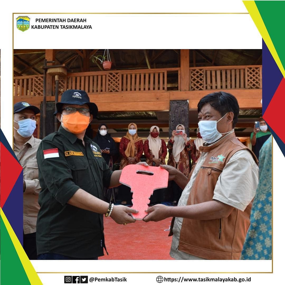 BUPATI TASIKMALAYA HADIRI PANEN PERDANA CABAI DAN PENYERAHAN ALSINTAN