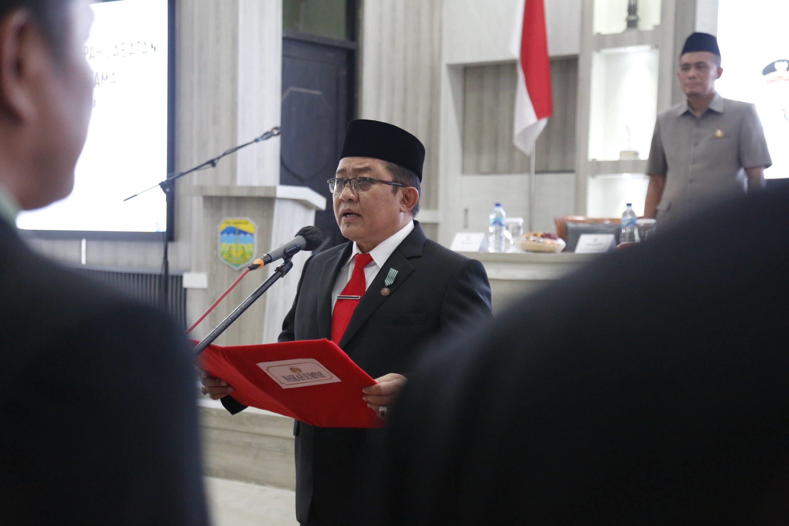 Lantik Pejabat Pimpinan Tinggi Pratama, BUPATI H.ADE SUGIANTO : “ROTASI SEBAGAI PENYEGARAN DALAM ORGANISASI”