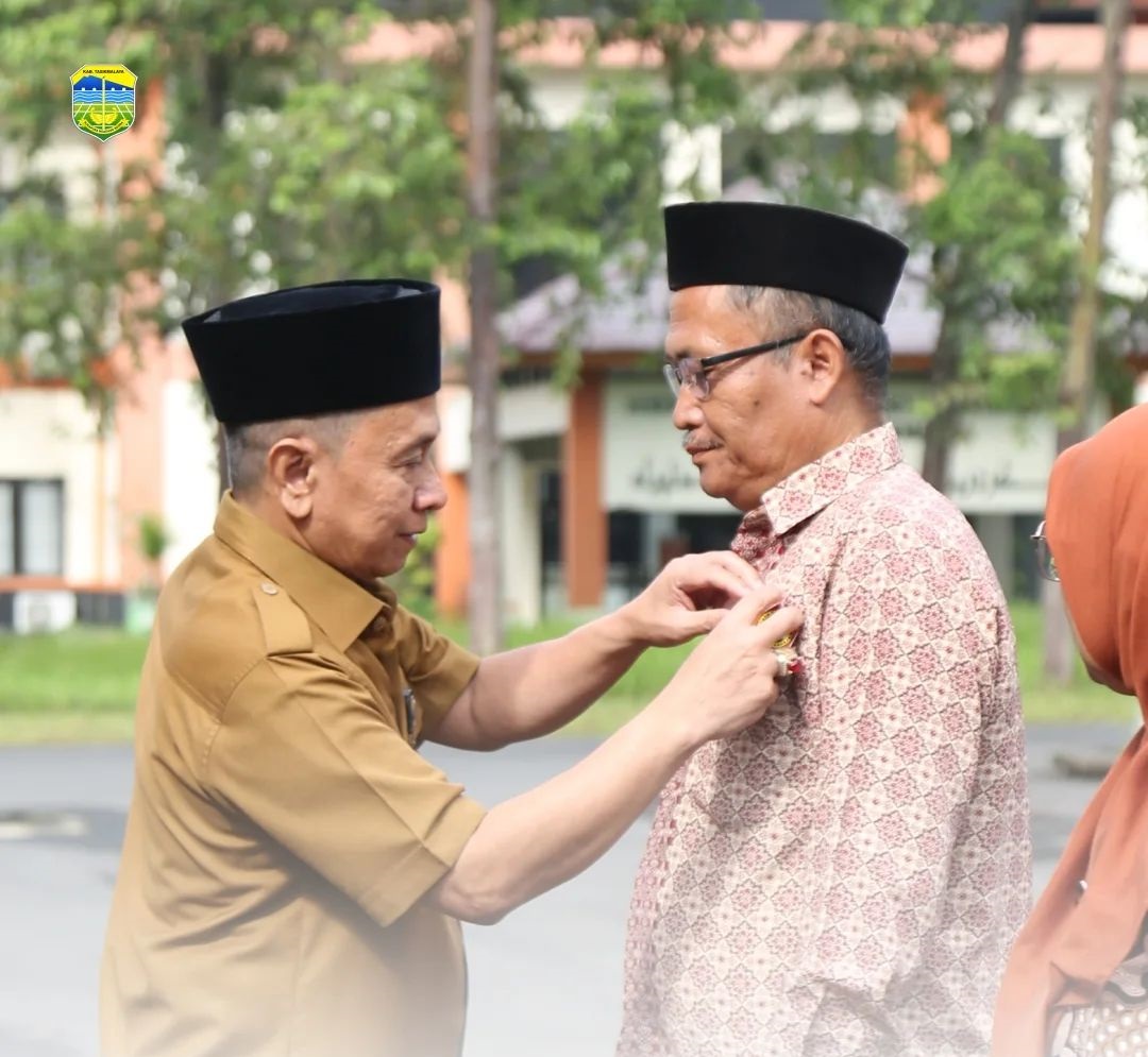 Pjs Bupati Tasikmalaya Pimpin Apel Dan Pelepasan Purna Tugas ASN