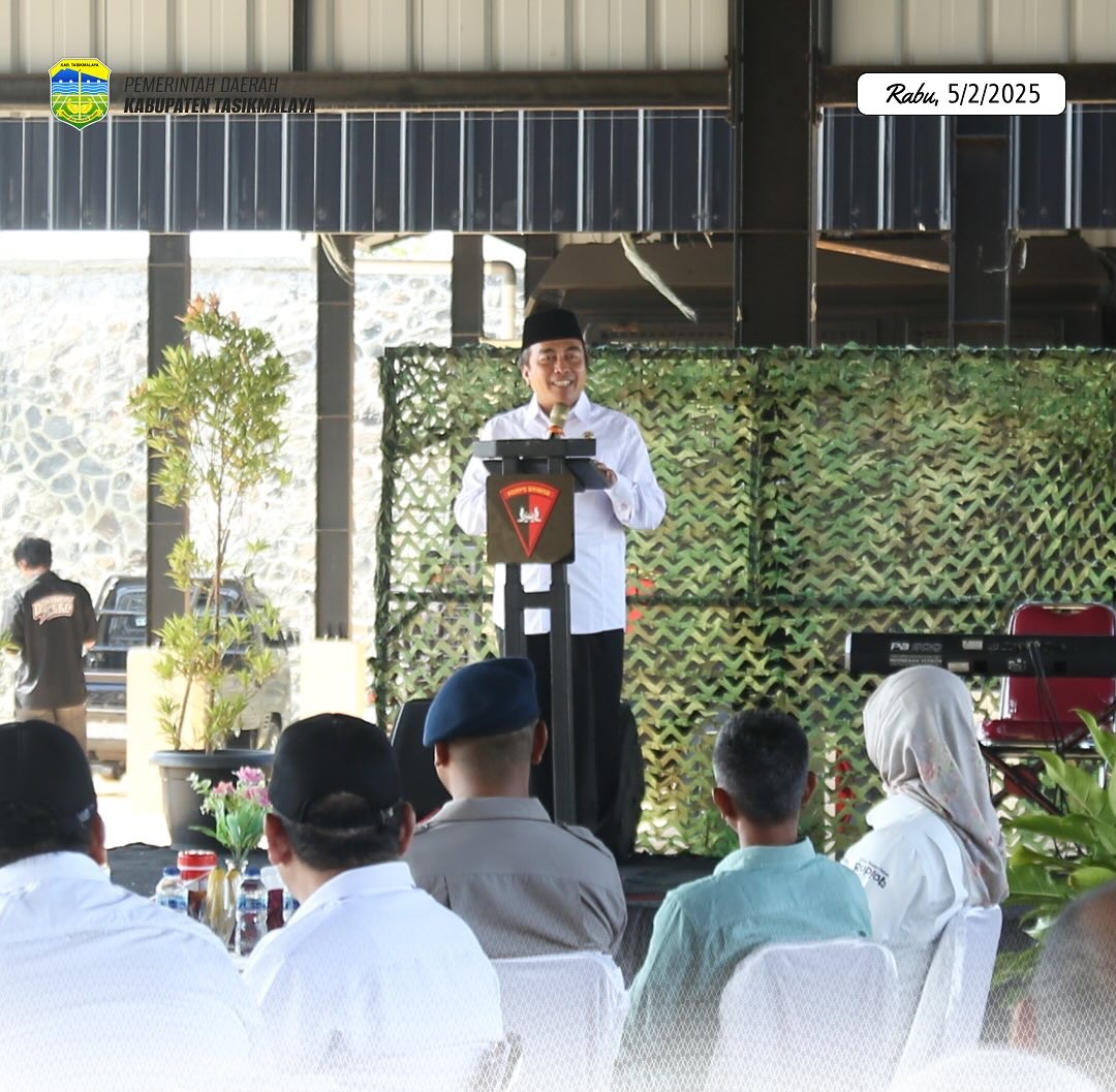 Sekda Zen Hadiri Launching Bus Sekolah