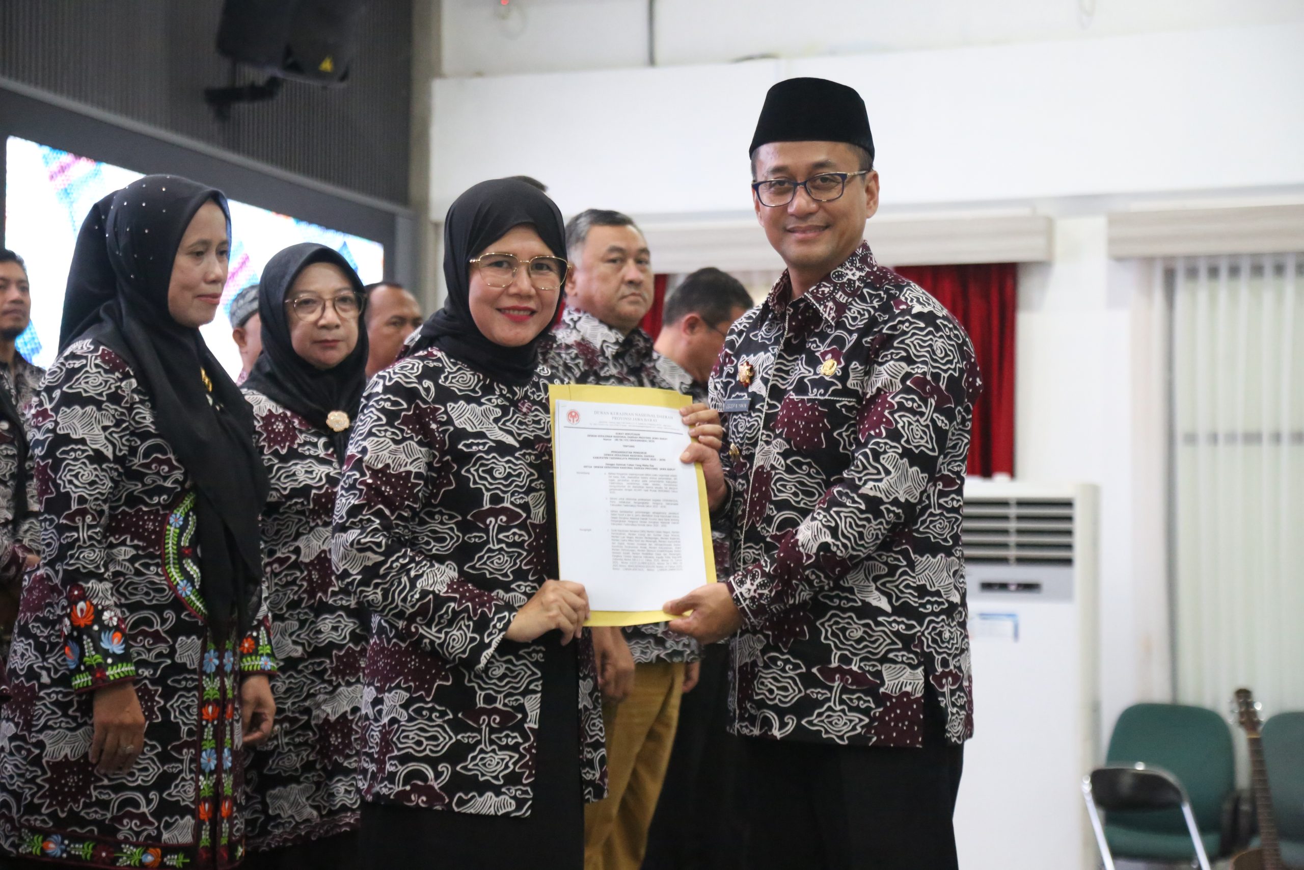 Pada Pengukuhan Pengurus Dekranasda Periode 2025–2030, Bupati Tasikmalaya Tekankan Penguatan Ekonomi Kreatif