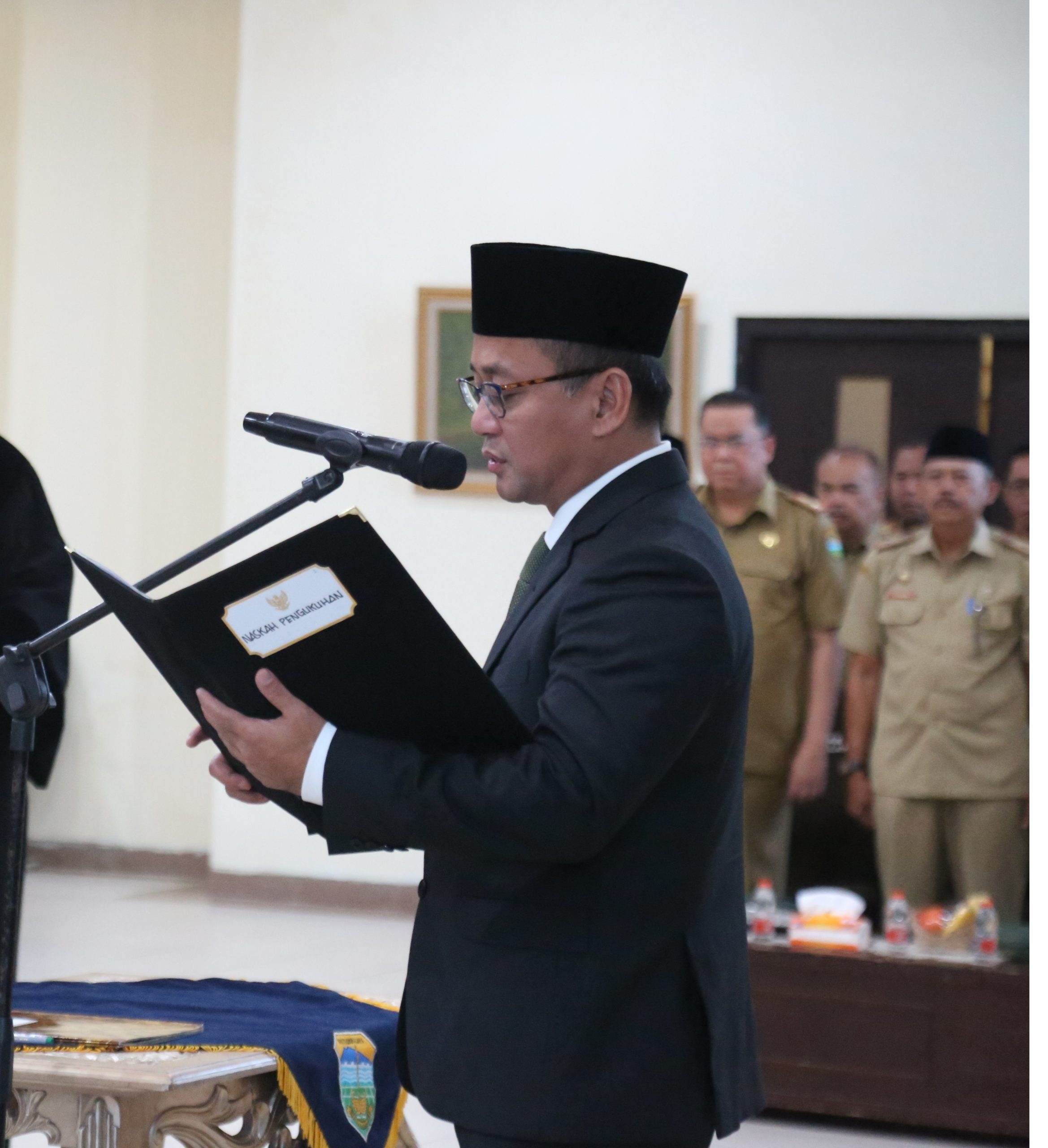 Untuk Perkuat Tata Kelola Pemerintahan, Bupati Cecep Lantik 24 Pejabat Struktural