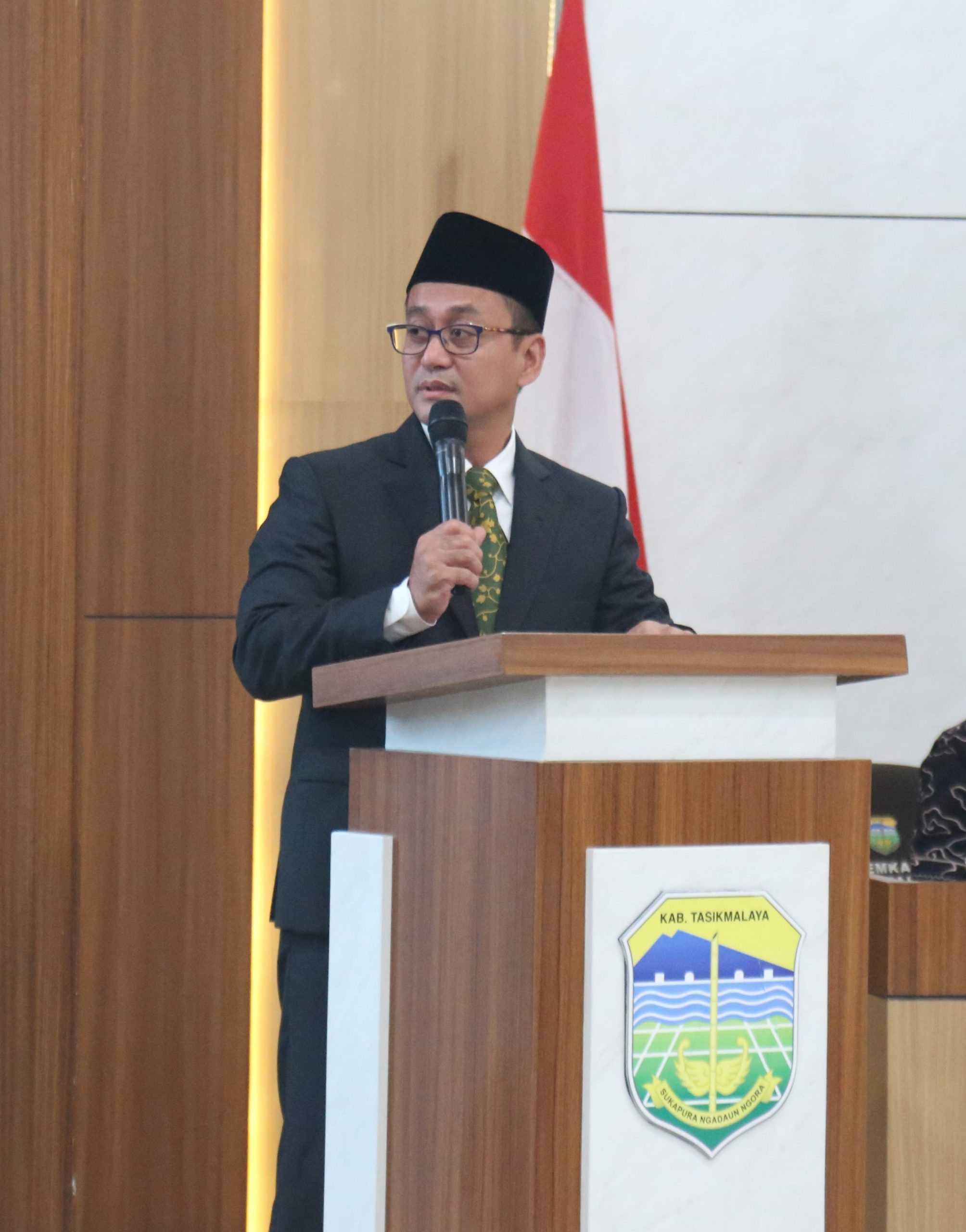 Saat Lantik 14 Pejabat Pimpinan Tinggi, Administrator dan Pengawas, Bupati Cecep : “Segera Adaptasi Dan Inovasi Selaras Visi Misi Pembangunan Daerah”