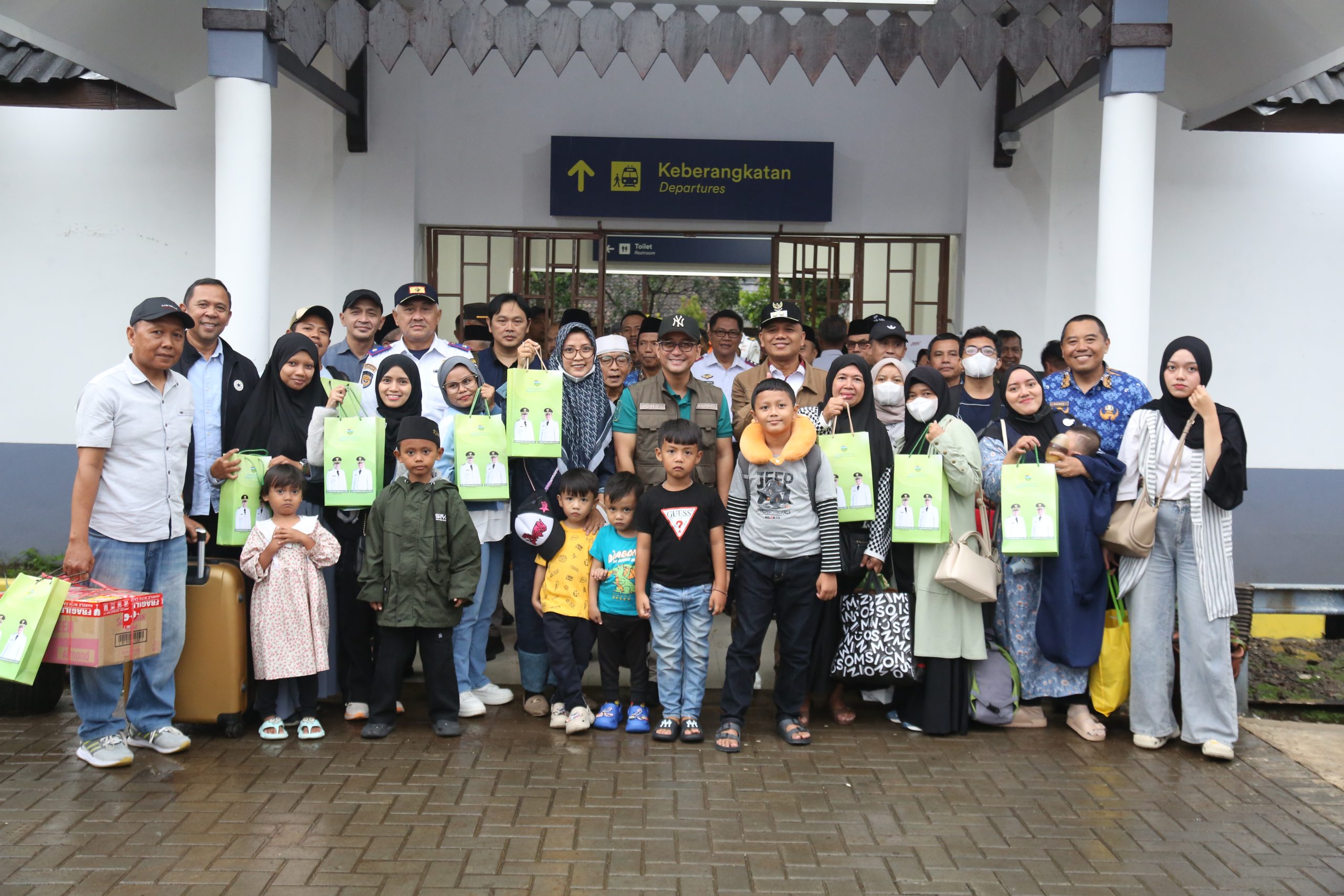Reaktivasi Stasiun Rajapolah Resmi Diluncurkan, Bupati Dan Wakil Bupati Tasikmalaya Tinjau Langsung Layanan KA Serayu