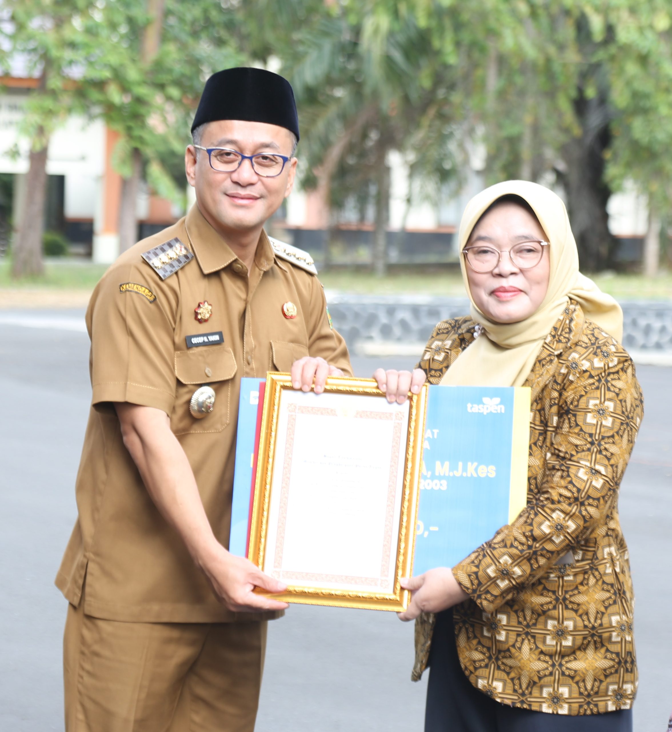 Pemkab Tasikmalaya Apresiasi Pengabdian Asn Dan Serahkan Penghargaan Dalam Apel Pagi Gabungan