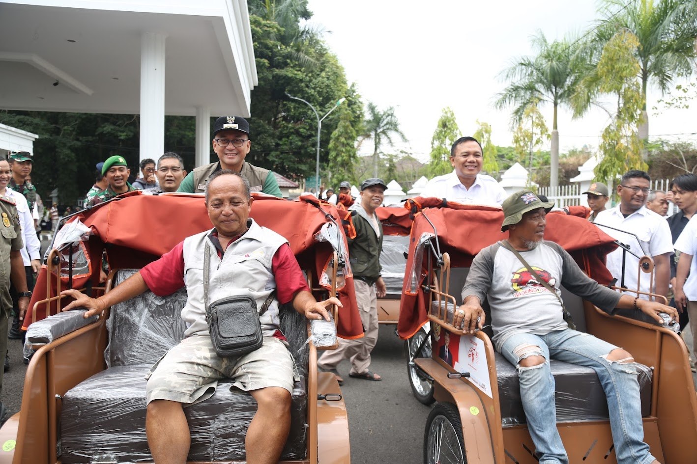 220 Warga Kabupaten Tasikmalaya Terima Becak Listrik, Bupati Cecep Tekankan Amanah Dan Perlindungan Pekerja