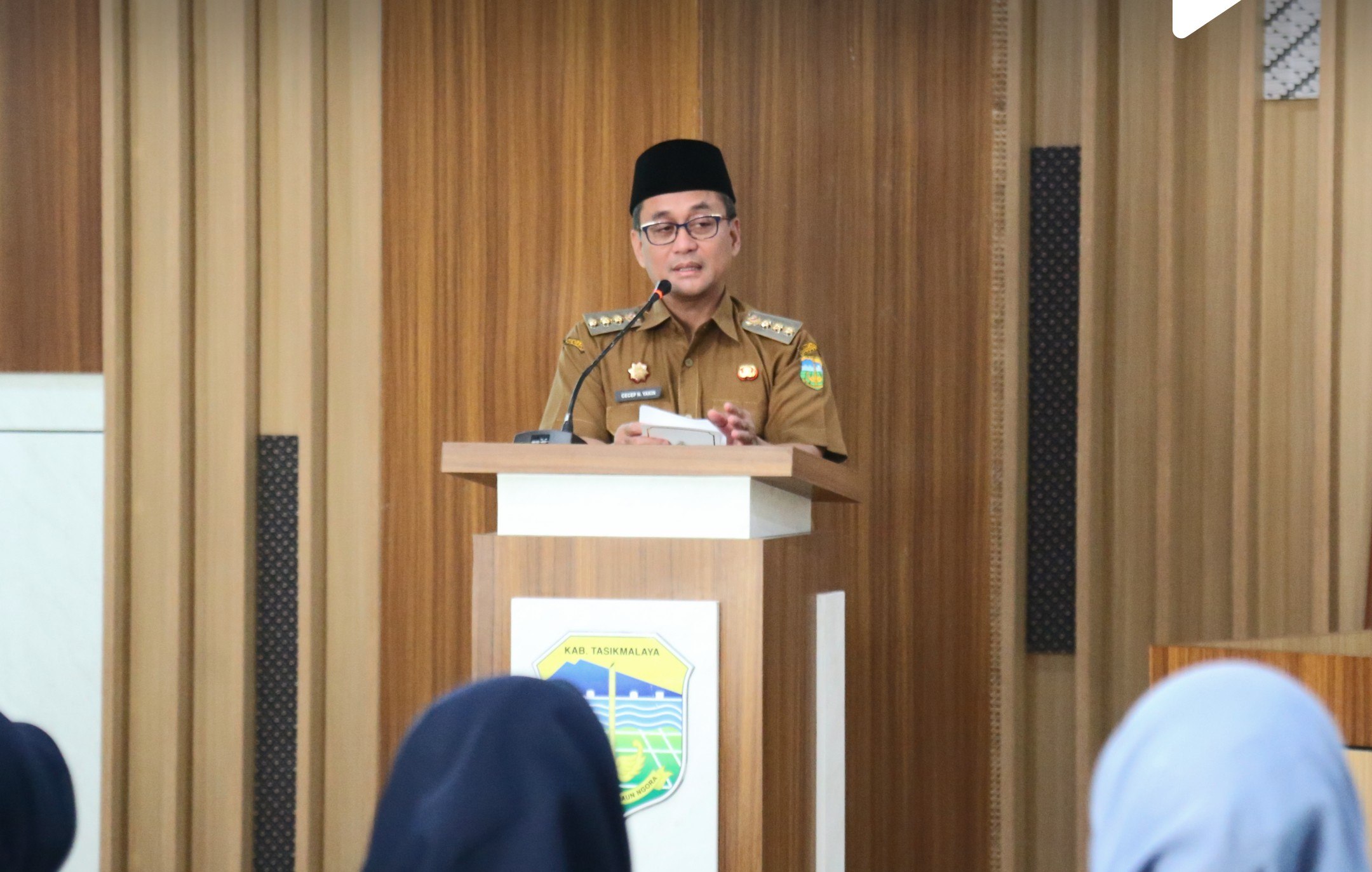 Siapkan Generasi Muda Dalam Pembangunan Daerah, Bupati CecepBeri Arahan Penerima Program Beasiswa SADESSA