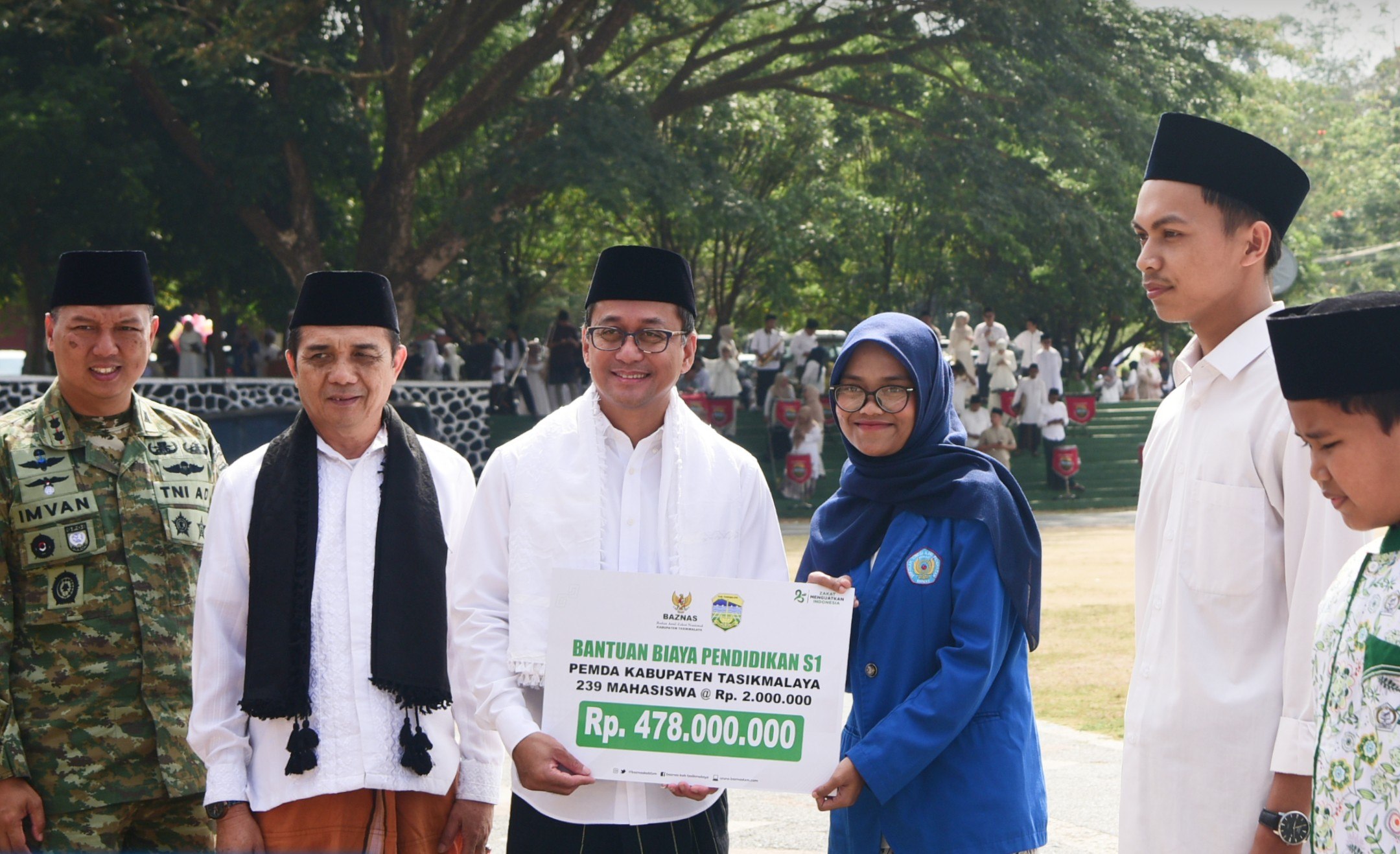 Upacara Peringatan Hari Santri 2026, Pemkab Tasikmalaya Salurkan Bantuan Pendidikan Ke 239 Mahasiswa Dan 500 Santri